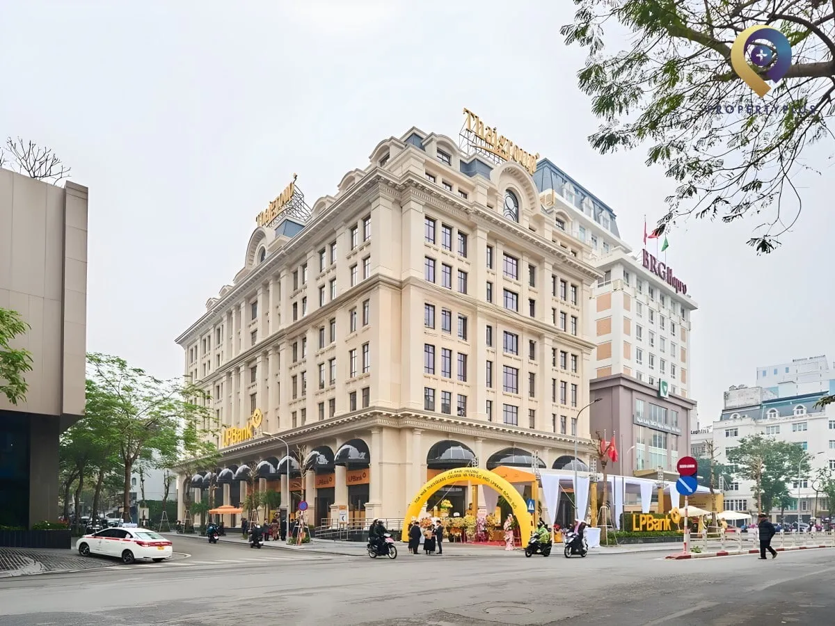 Street view of ThaiSquare-Caliria office building in Hanoi